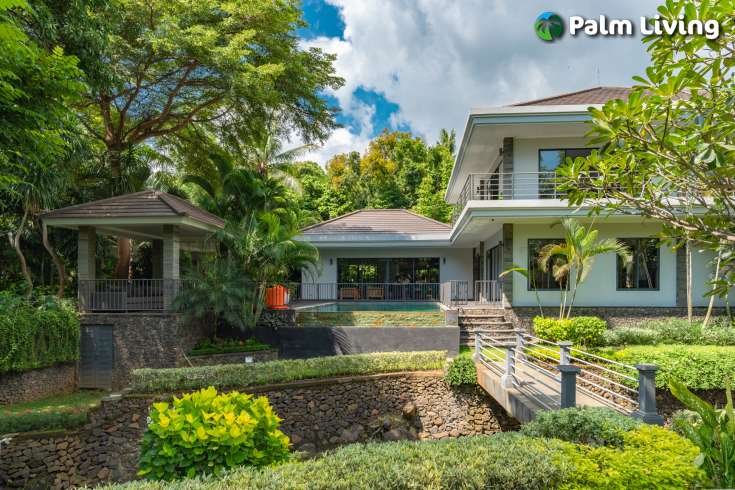 Luxury Villa Built on Large Land Plot