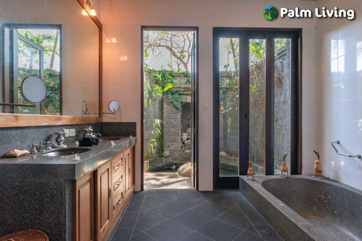 Spacious Hillside Villa in Kayuputih