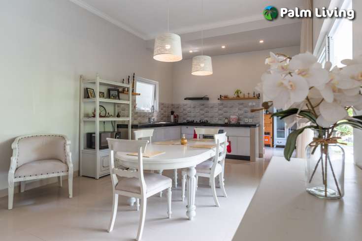 Cozy Two Bedroom House with Pool