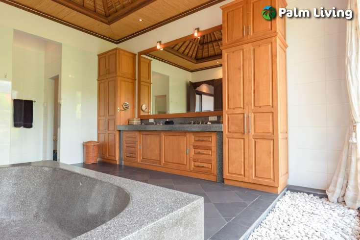 Spacious Hillside Villa in Kayuputih
