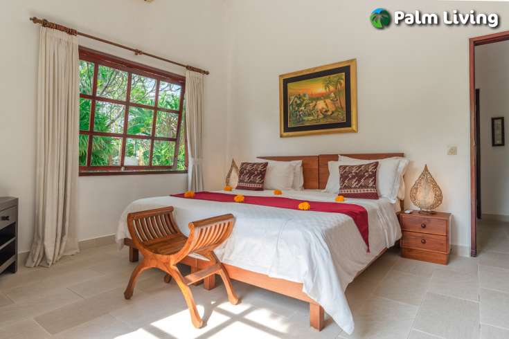 Beautiful Five Bedrooms Beachfront Villa