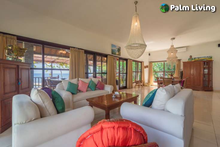 Tasteful Beachfront Villa with Guest House