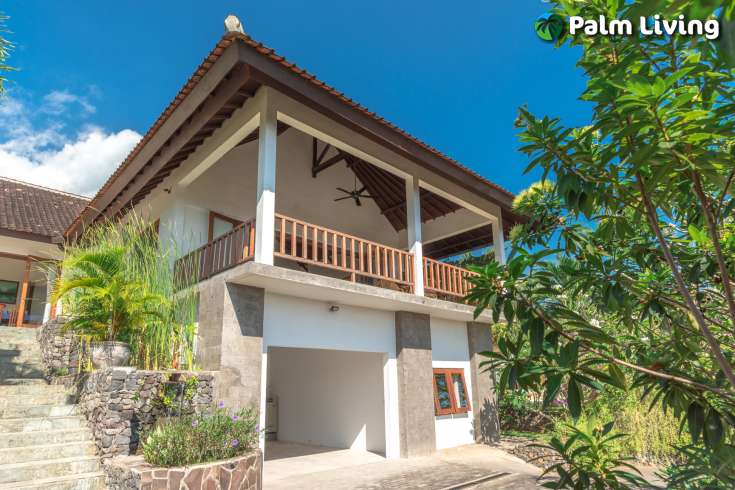 Serene Villa overlooking to the Ocean