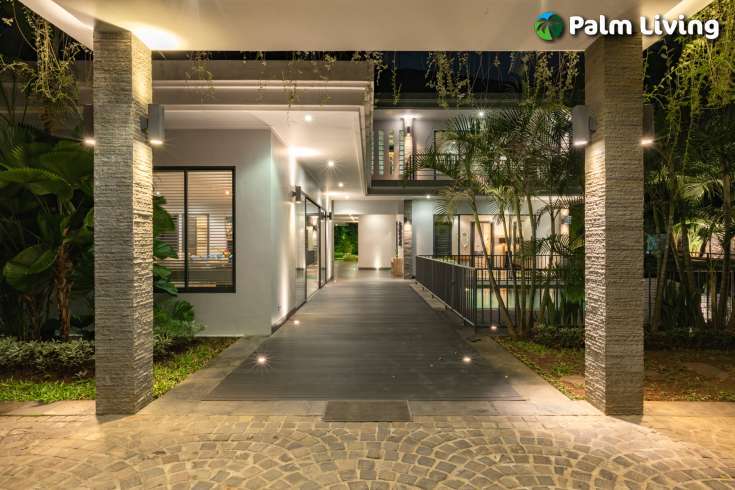 Luxury Villa Built on Large Land Plot
