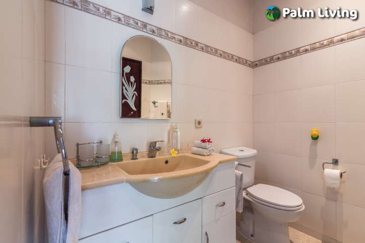 Beautiful Five Bedrooms Beachfront Villa