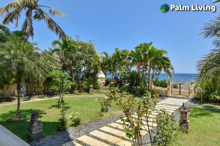 Luxury Balinese Beachfront Villa Dencarik