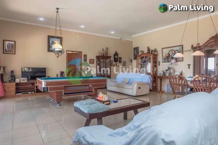 Rare Beachfront Villa in Dencarik