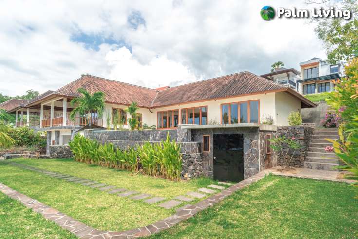 Spacious Villa with Ocean View in Bukti