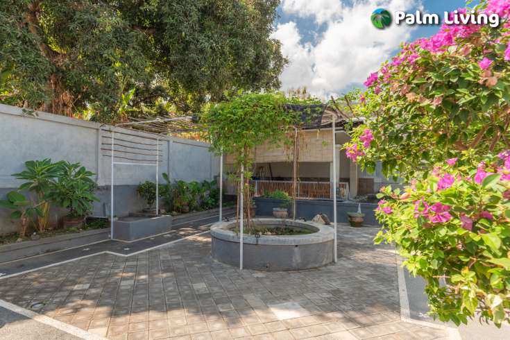 Cozy Two Bedroom House with Pool