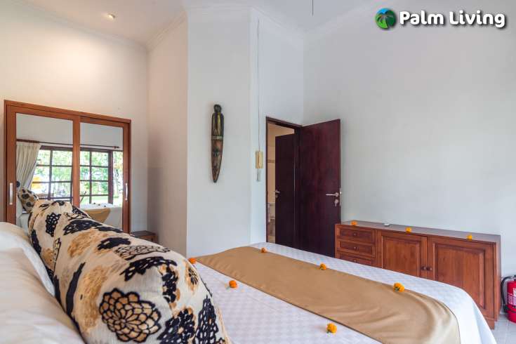 Beautiful Five Bedrooms Beachfront Villa