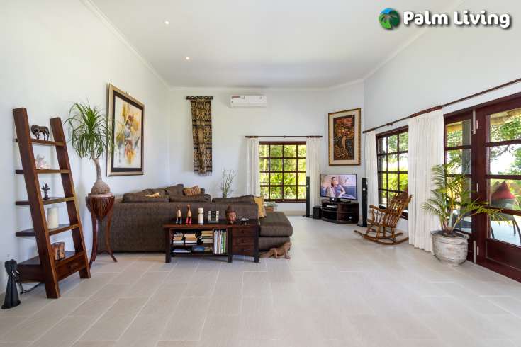 Beachfront Villa with Guest House