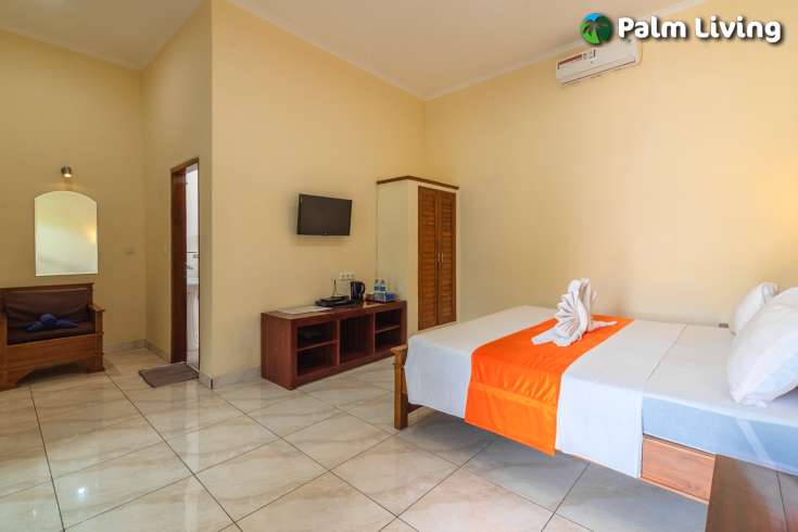 Serene Lovina Villa with Bungalow