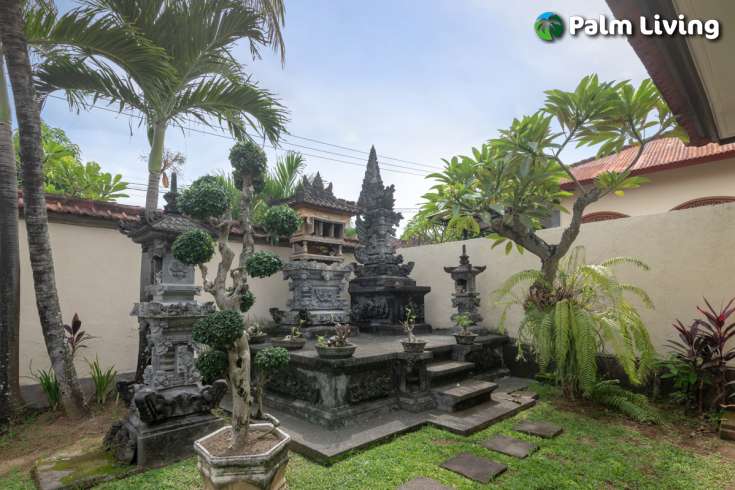 Villa With Balinese Design For Sale