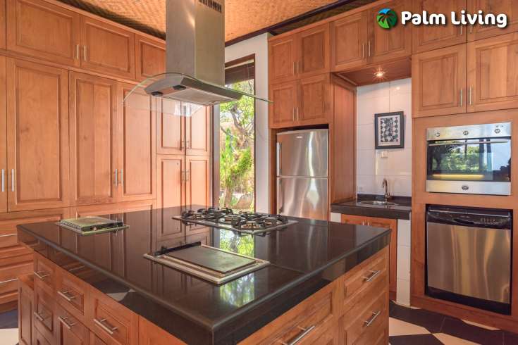 Spacious Hillside Villa in Kayuputih