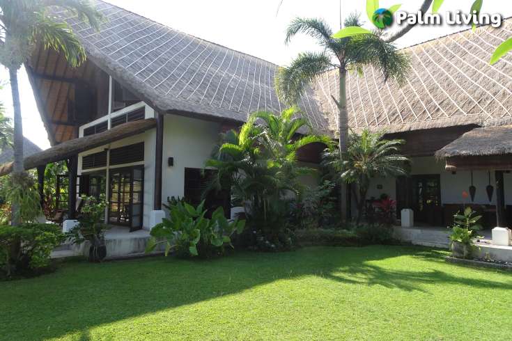 Spacious Beachfront Villa for Sale in Dencarik