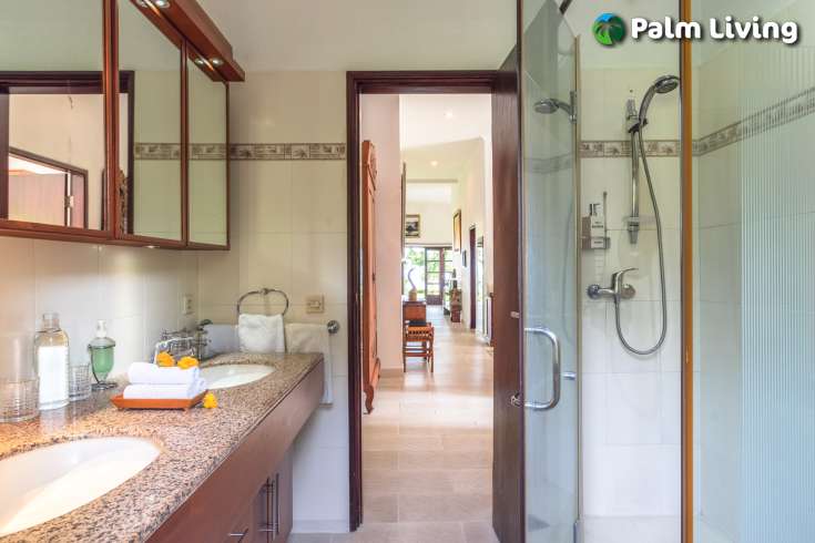 Beautiful Five Bedrooms Beachfront Villa