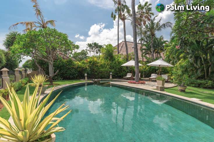 Beautiful Five Bedrooms Beachfront Villa