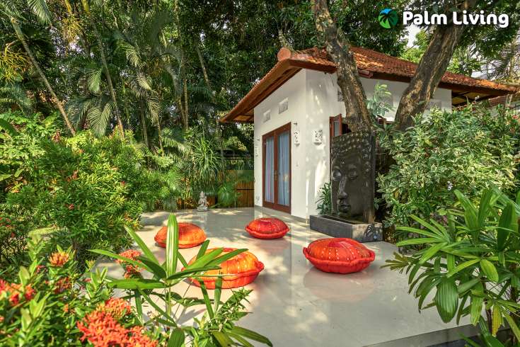 Tasteful Beachfront Villa with Guest House
