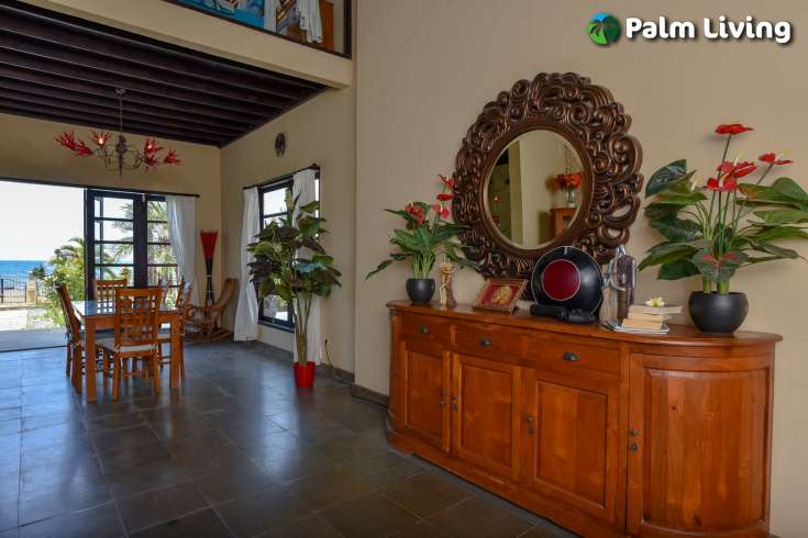 Luxury Balinese Beachfront Villa Dencarik