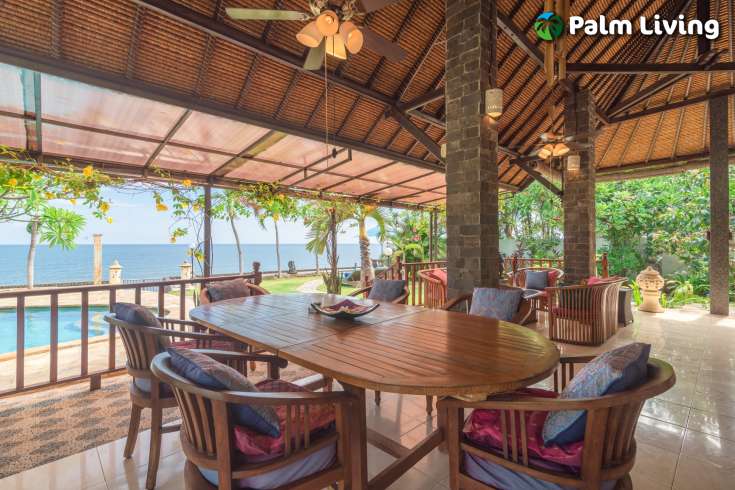 Tasteful Beachfront Villa with Guest House