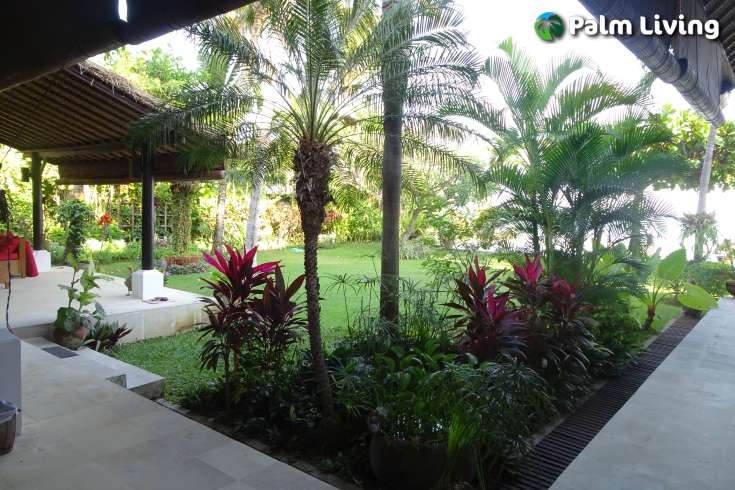 Spacious Beachfront Villa for Sale in Dencarik