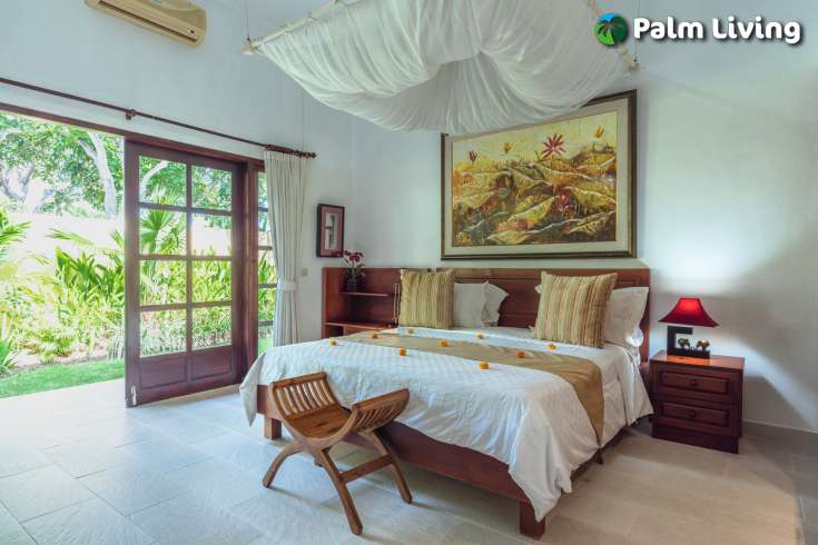 Beautiful Five Bedrooms Beachfront Villa