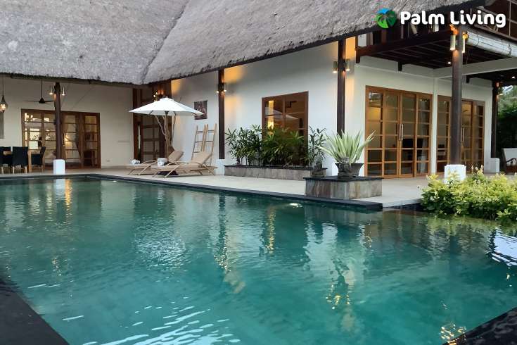 Spacious Beachfront Villa with Nice Garden