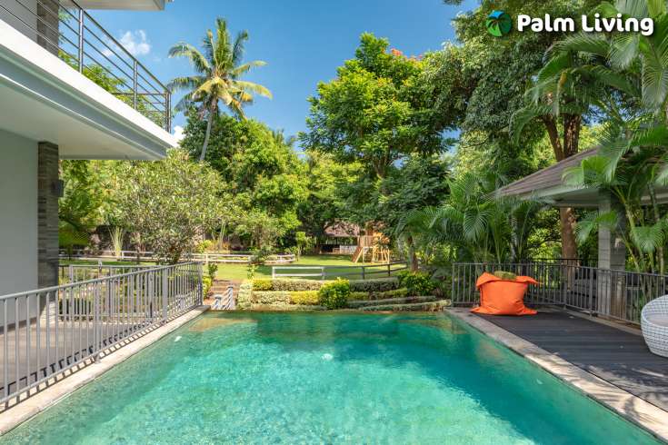Luxury Villa Built on Large Land Plot