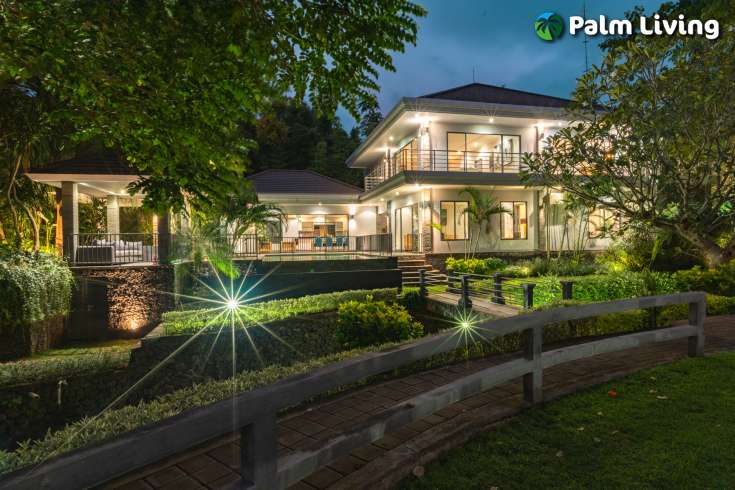 Luxury Villa Built on Large Land Plot