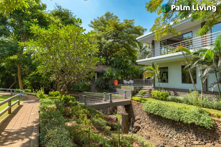 Luxury Villa Built on Large Land Plot