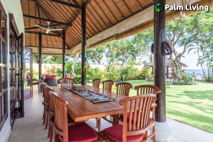 Beautiful Five Bedrooms Beachfront Villa