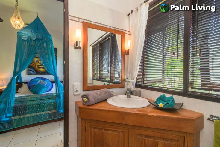 Tasteful Beachfront Villa with Guest House