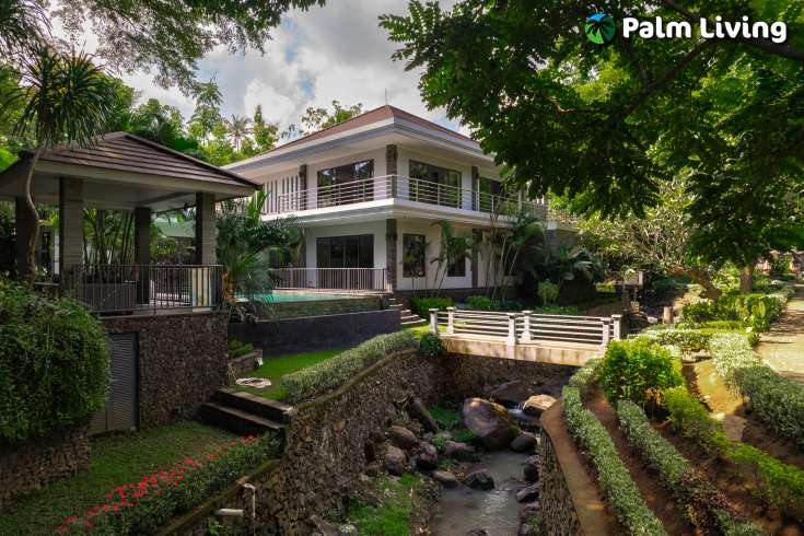 Luxury Villa Built on Large Land Plot
