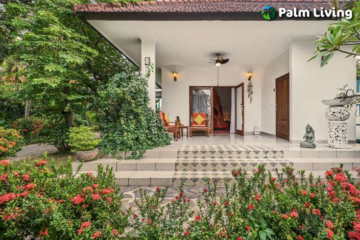 Tasteful Beachfront Villa with Guest House