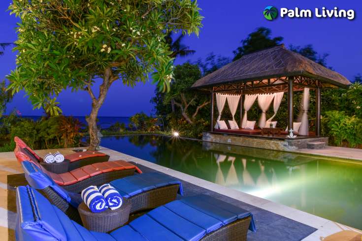 Luxury Balinese Beachfront Villa Dencarik