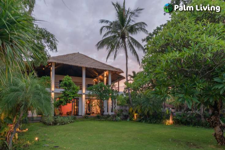 Absolute Beachfront Villa - Center Lovina