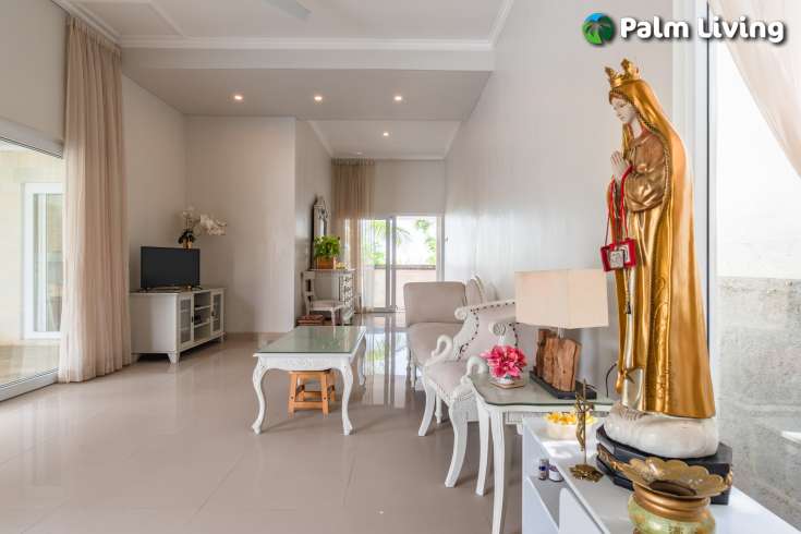 Cozy Two Bedroom House with Pool