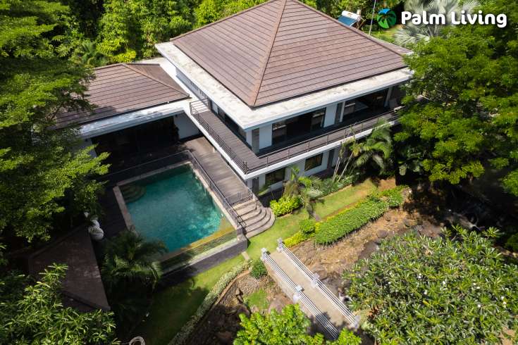 Luxury Villa Built on Large Land Plot