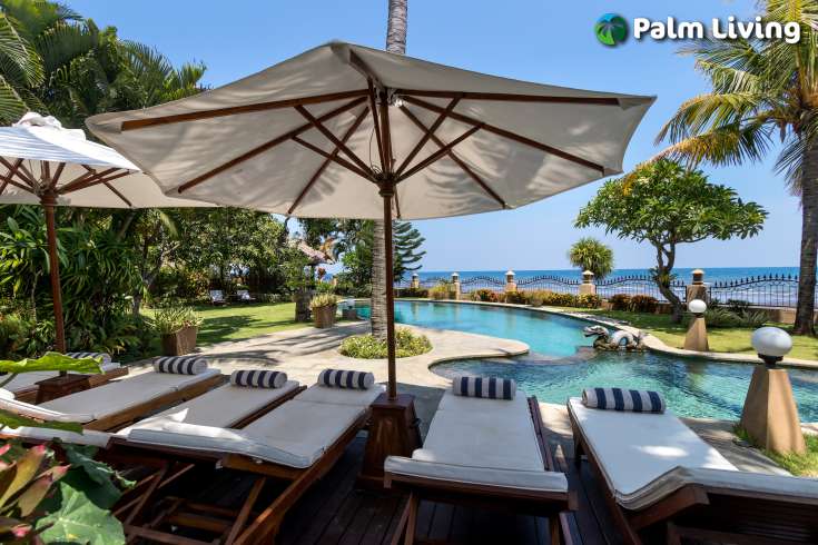 Beachfront Villa with Guest House