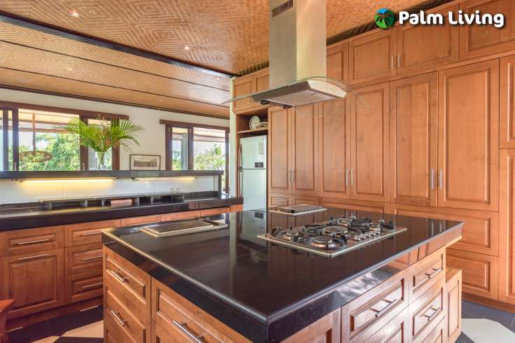 Spacious Hillside Villa in Kayuputih