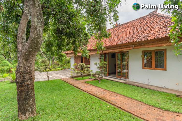 Spacious Hillside Villa in Kayuputih