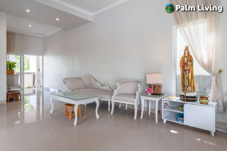 Cozy Two Bedroom House with Pool