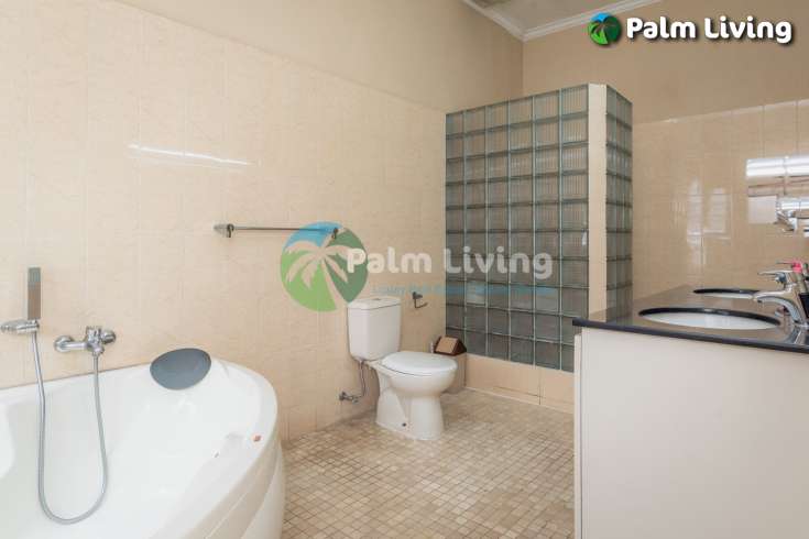 Rare Beachfront Villa in Dencarik