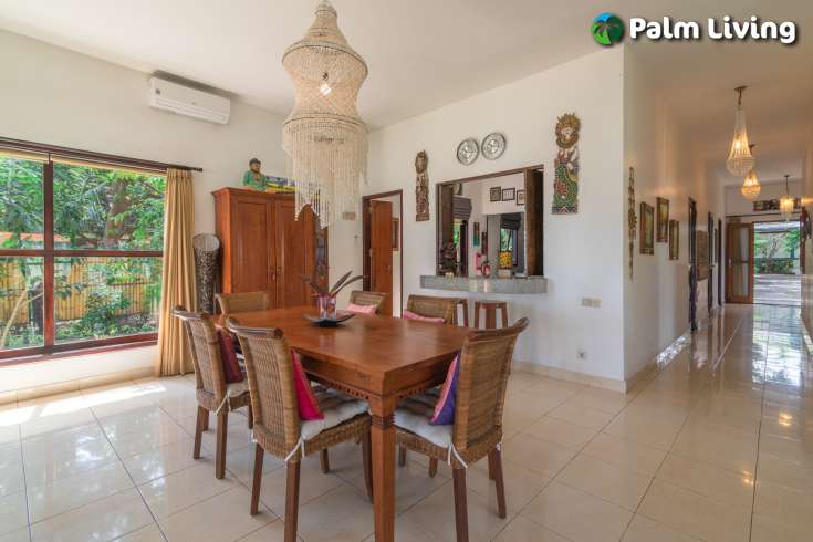 Tasteful Beachfront Villa with Guest House