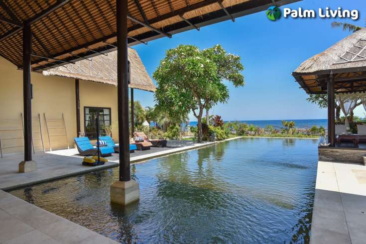 Luxury Balinese Beachfront Villa Dencarik