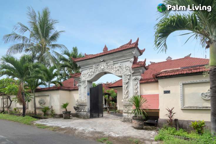 Villa With Balinese Design For Sale