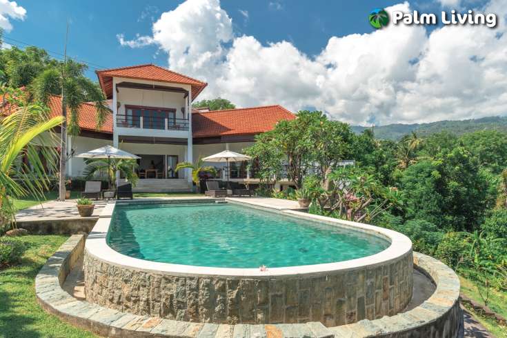 Spacious Hillside Villa, Ocean Views