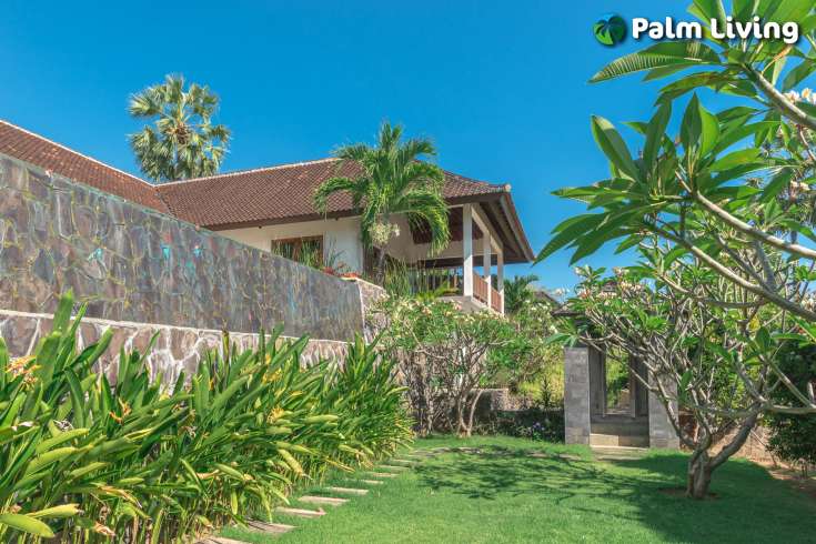Serene Villa overlooking to the Ocean
