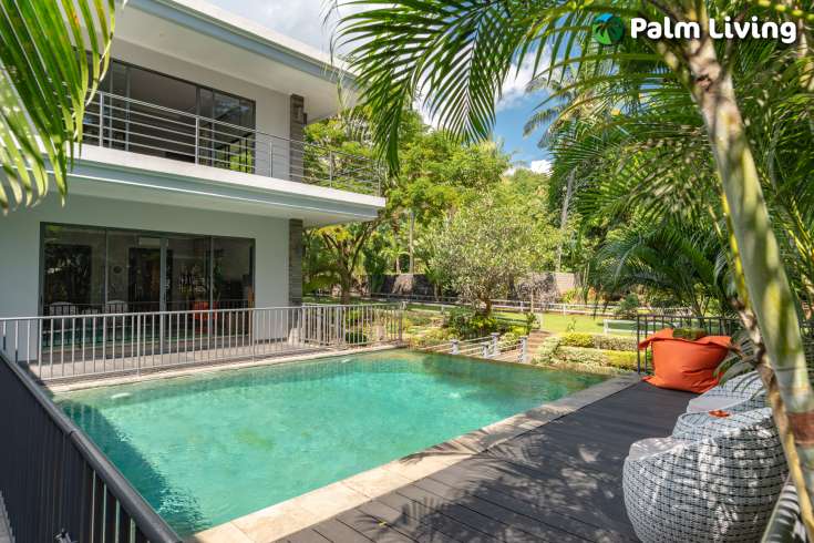 Luxury Villa Built on Large Land Plot