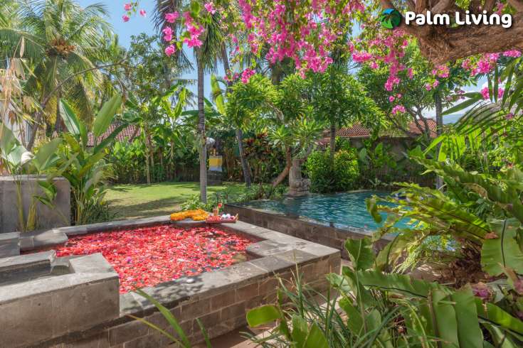 Absolute Beachfront Villa - Center Lovina